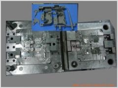 plastic multi-cavity mold with CAMs