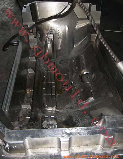 plastic injection car bumper mould (QB1004)