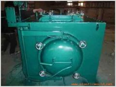 Heat treatment furnace with protective gas