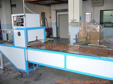 Fll-automatic and high speed and chain capper machine
