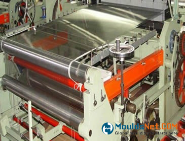 Stainless steel woven wire cloth is installed on the printing machine.