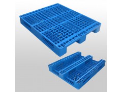 plastic pallet with 9 feet