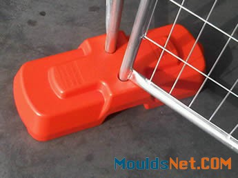 A piece of orange plastic welded portable fence ba<em></em>se is installed on the fence panel.