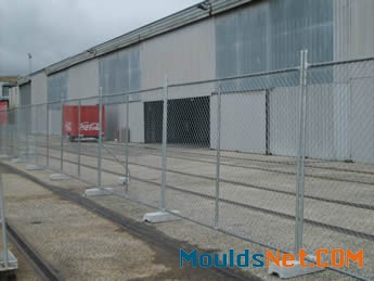 The portable fences with the co<em></em>ncrete feet are installed in the factory.