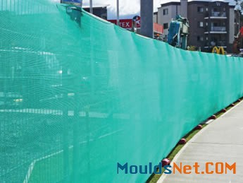 Green Australia portable fence shade clothes are attached on the portable fence panels.
