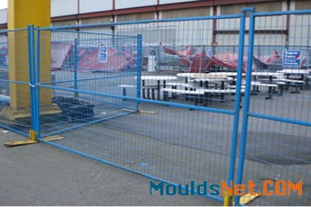 Several Canada portable fences are installed in the factory.